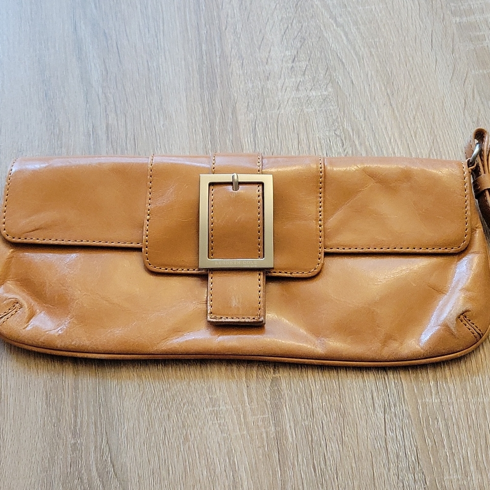 Kenneth Cole used clutch